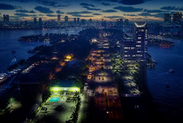 Univers ouvert de GTA 6 inspiré de Vice City et de Leonida